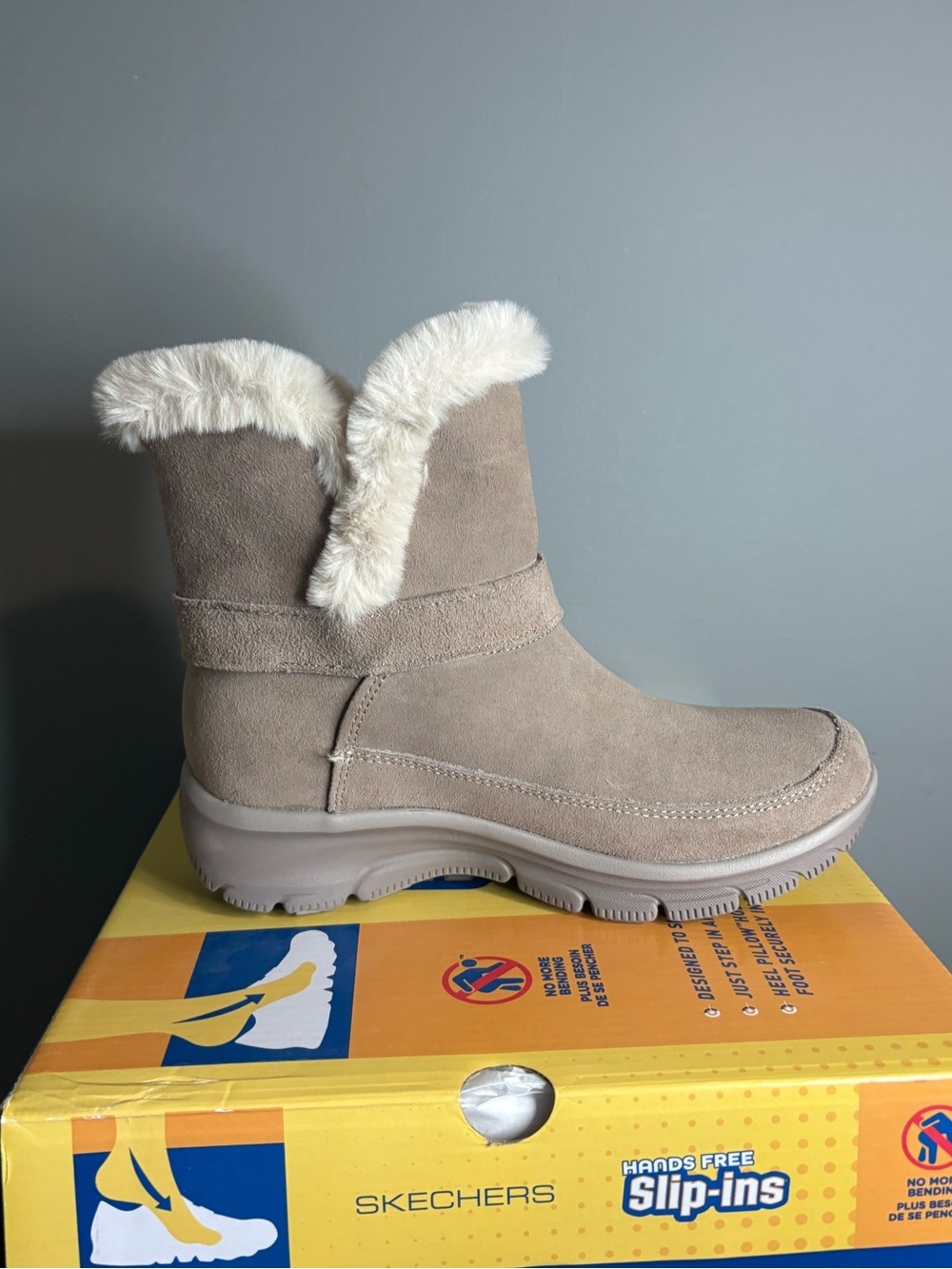 Skechers Hands Free Slip-ins Easy Going Dreamers Faux Fur Boots NIB 5.5 - Picture 2 of 7